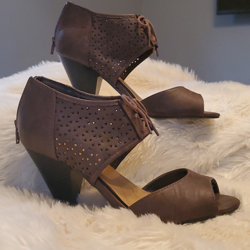 Shoes - Picture 2 of 3